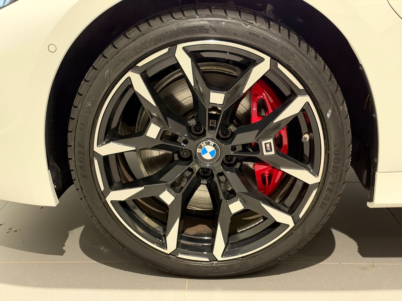BMW 330 2025, bild 5/10
