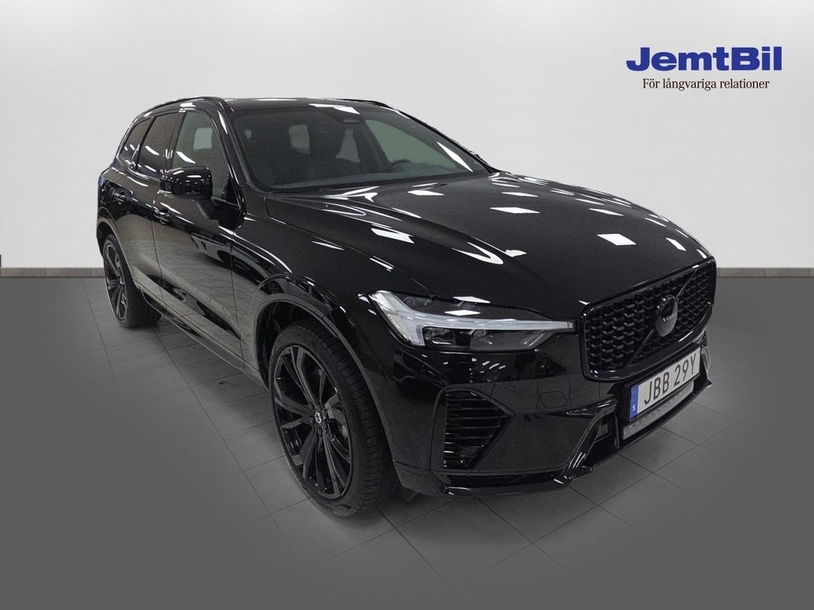 Volvo XC60 Plus Black edition, V-hjul 2025, bild 2/10