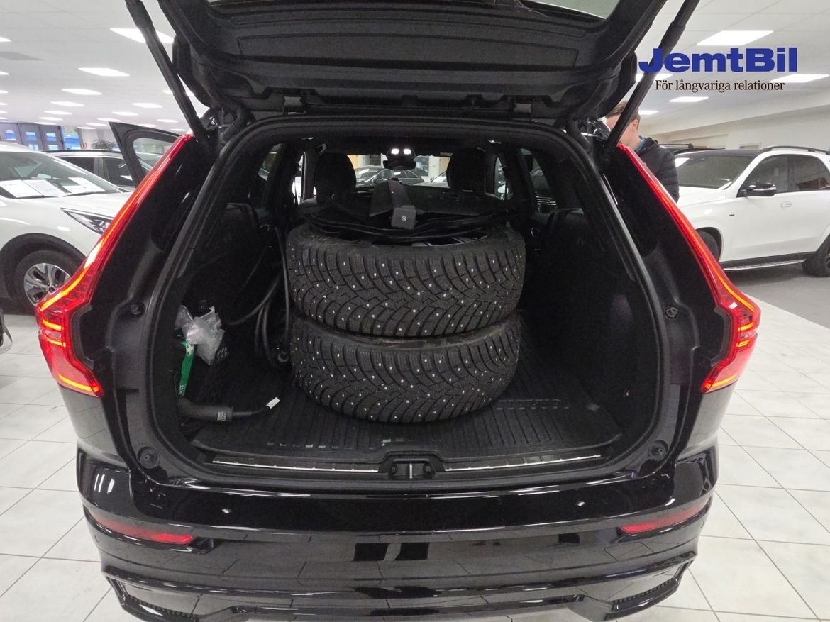 Volvo XC60 Plus Black edition, V-hjul 2025, bild 7/10