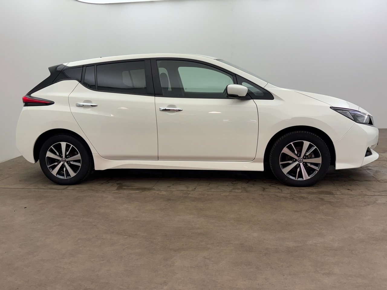 Nissan Leaf 40 kWh 150hk Backkamera 2020, bild 7/10