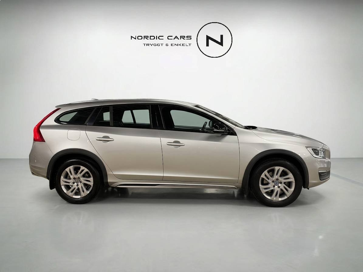 Volvo V60 Cross Country 2017, photo 4/10
