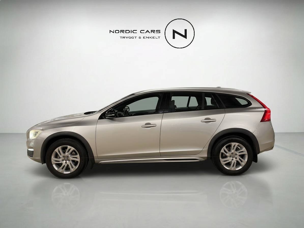 Volvo V60 Cross Country 2017, photo 6/10