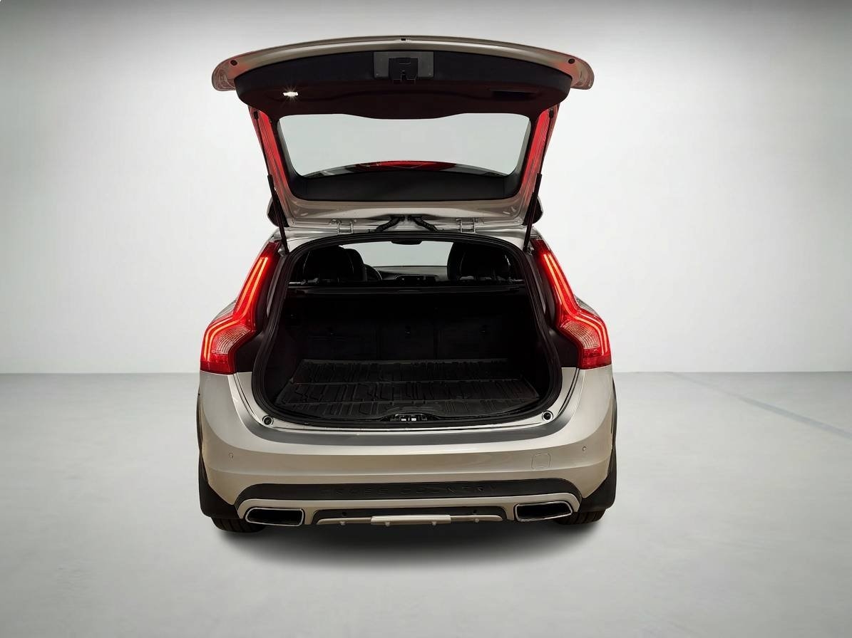 Volvo V60 Cross Country 2017, photo 7/10
