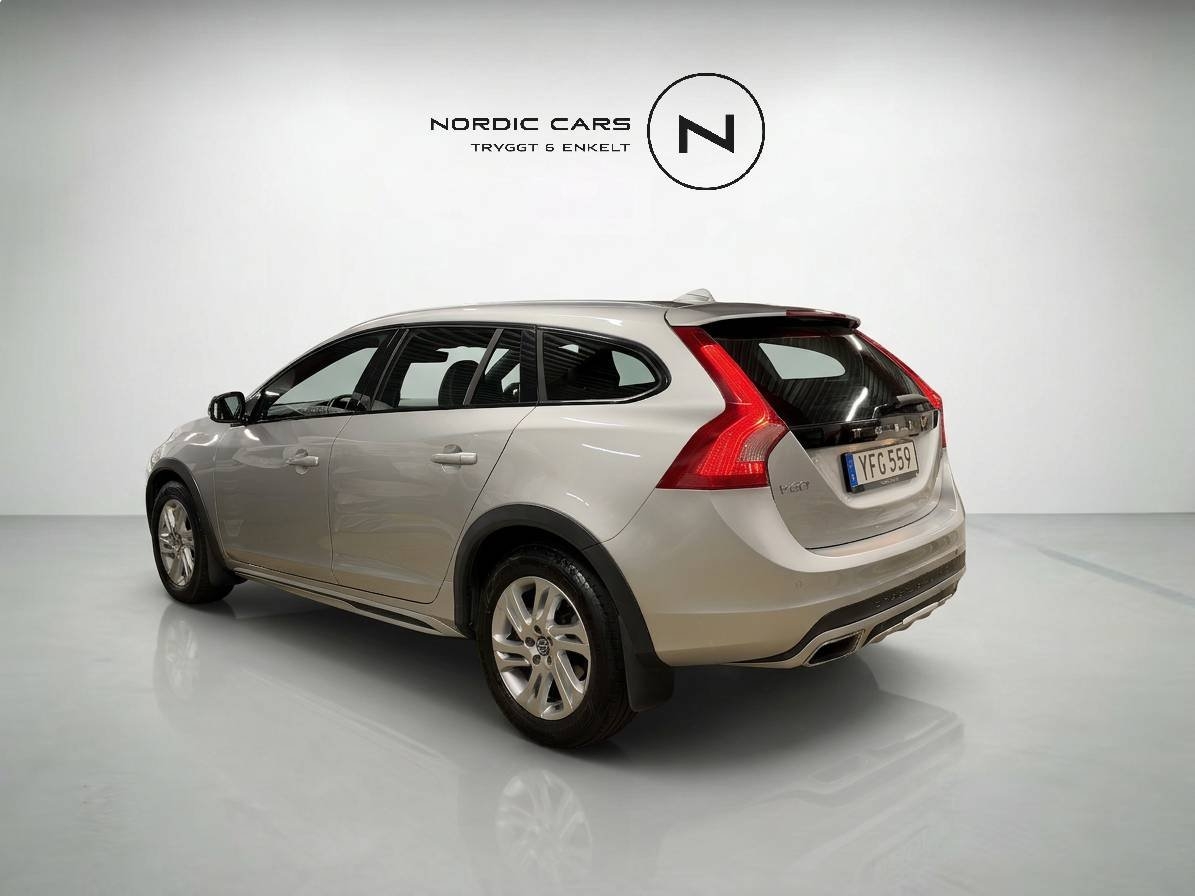 Volvo V60 Cross Country 2017, photo 2/10