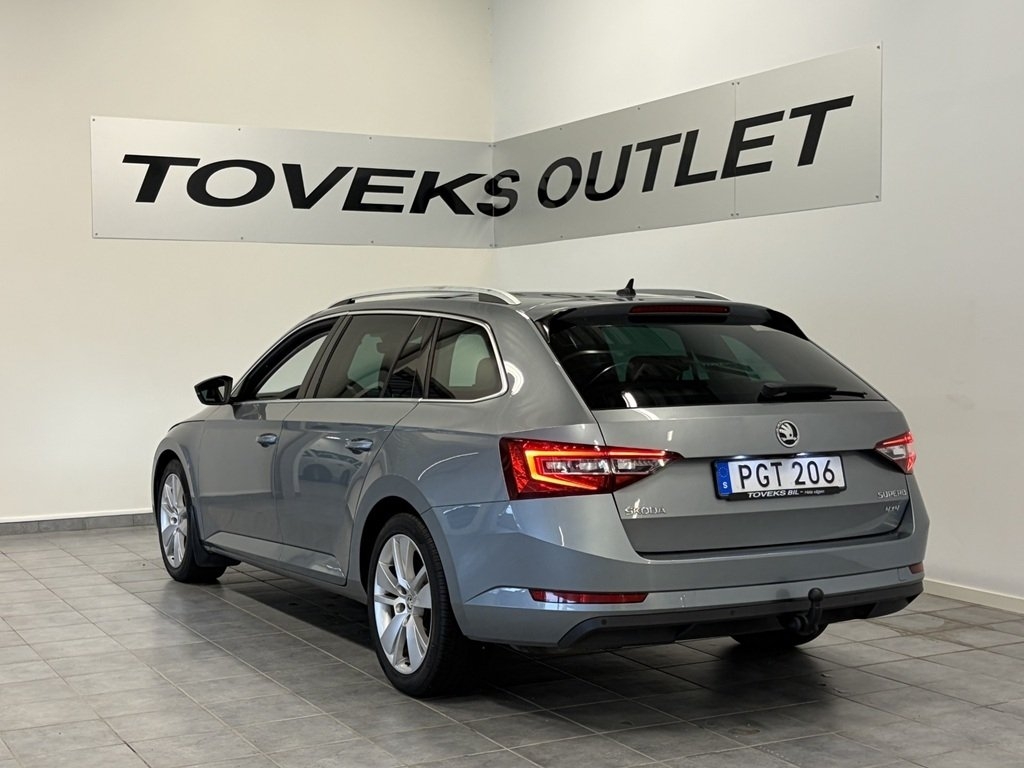 Skoda Superb 2017, bild 7/10