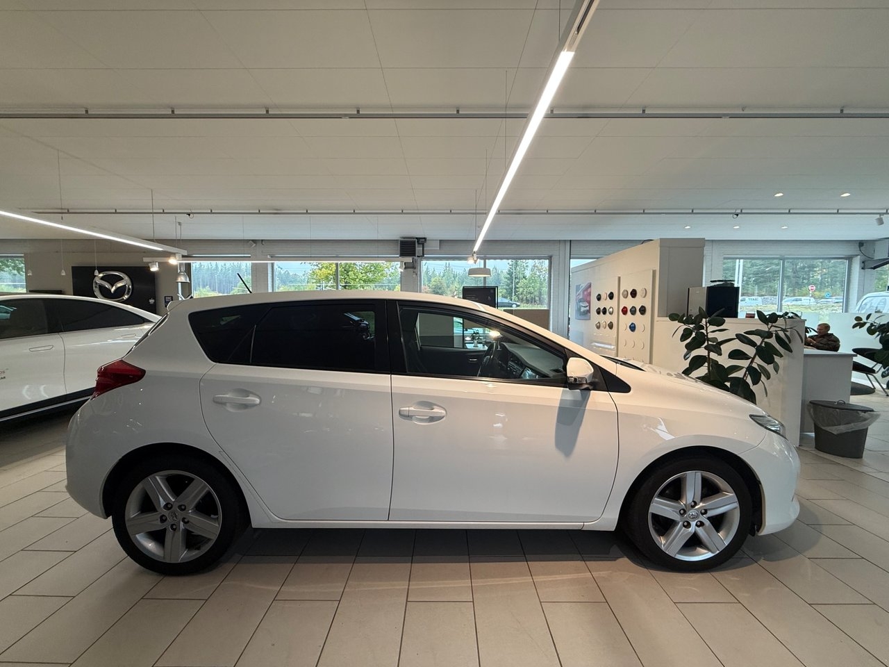Toyota Auris 2014, bild 2/10