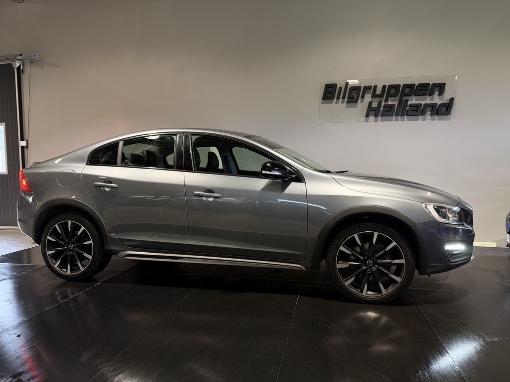 Volvo S60 Cross Country 2018, kuva 6/10