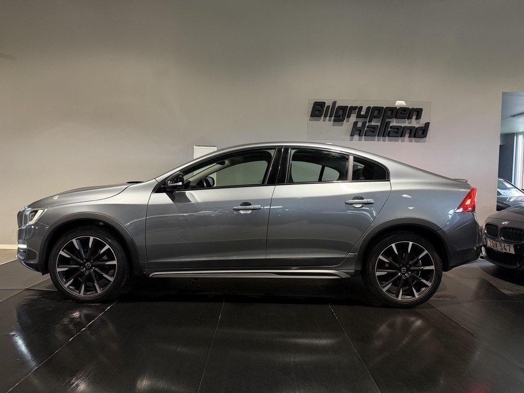 Volvo S60 Cross Country 2018, kuva 2/10