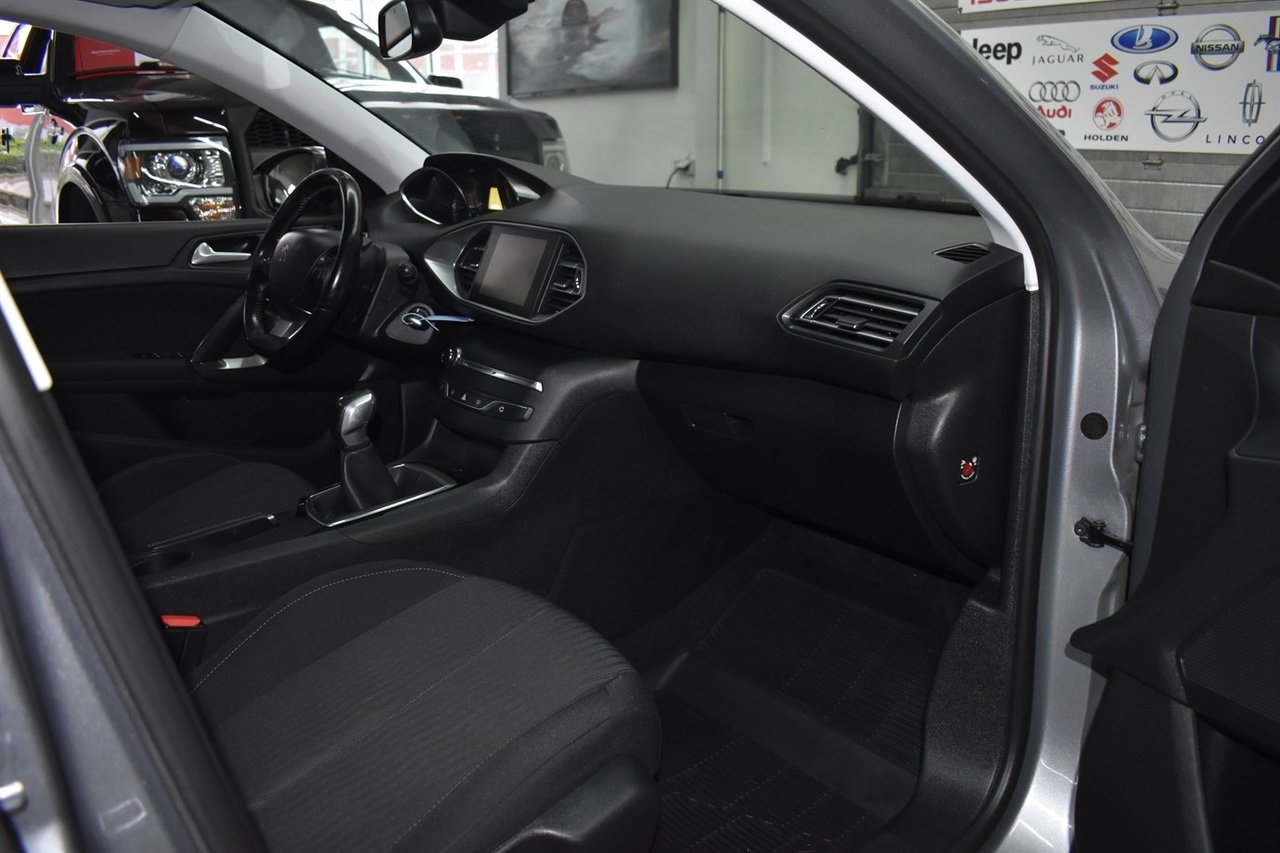 Peugeot 308 SW 1.2 PureTech 110hk Active 2016, bild 7/10