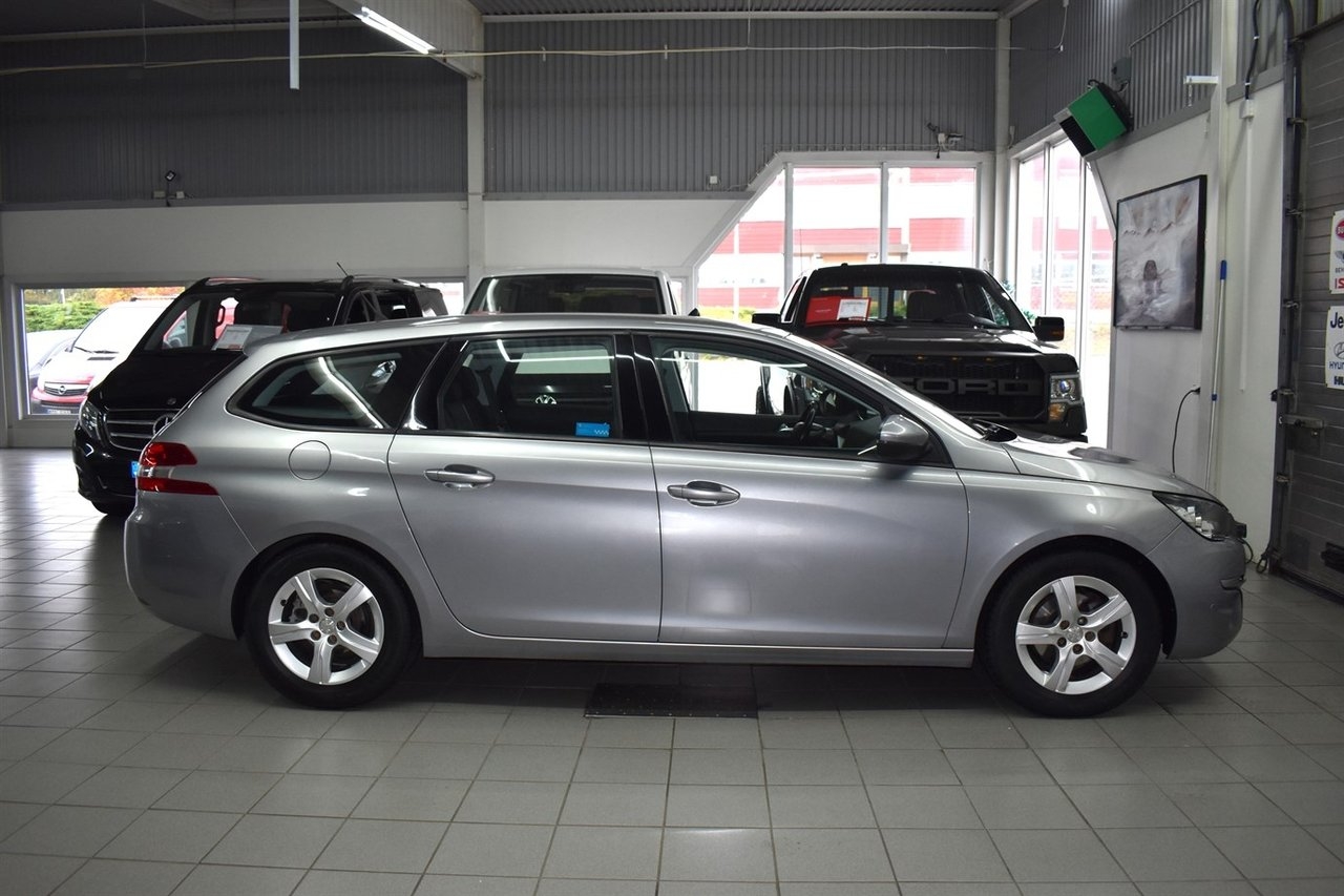 Peugeot 308 SW 1.2 PureTech 110hk Active 2016, bild 2/10