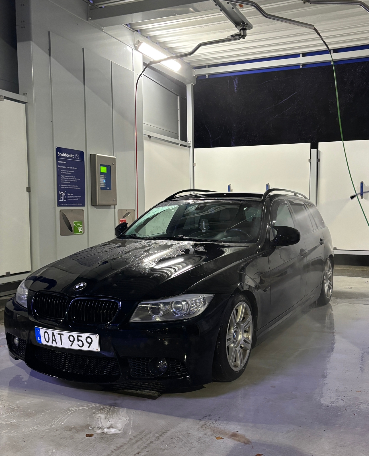 BMW 320 d Touring Automatisk 2010, bild 2/3
