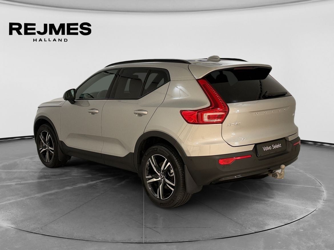 Volvo XC40 B3 FWD Bensin Plus Dark 2025, bild 2/10