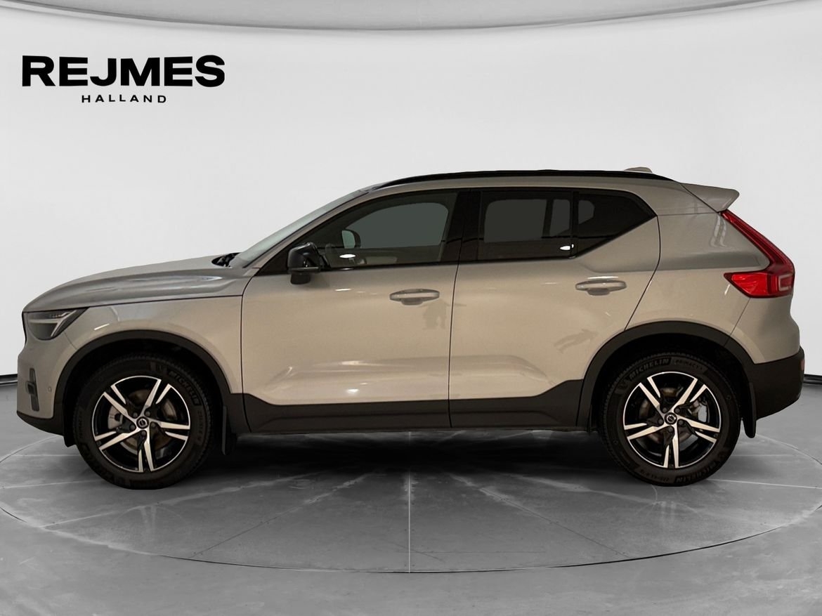 Volvo XC40 B3 FWD Bensin Plus Dark 2025, bild 3/10