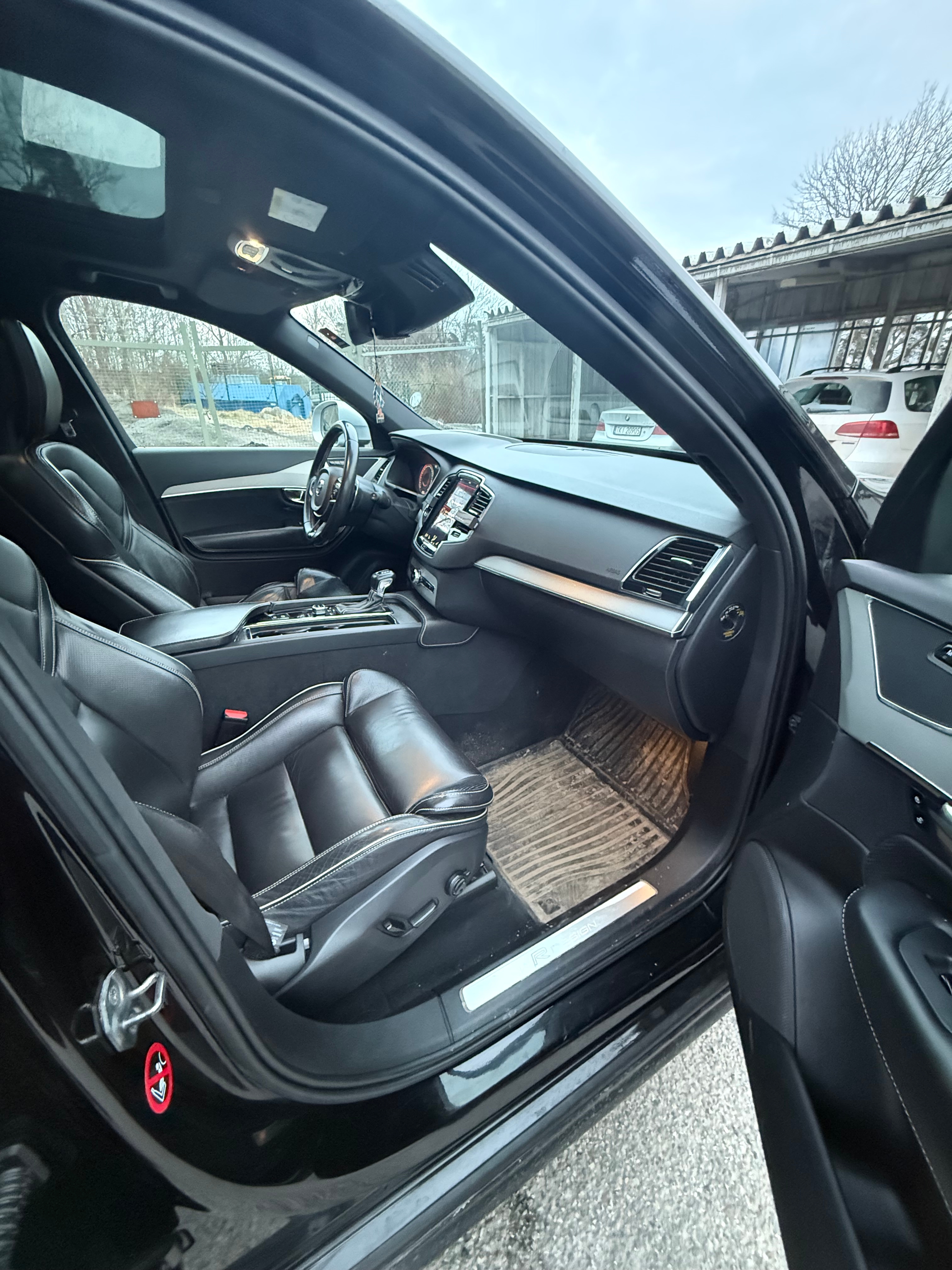 Volvo XC90 7-seater T6 AWD R-Design 2016, photo 5/10