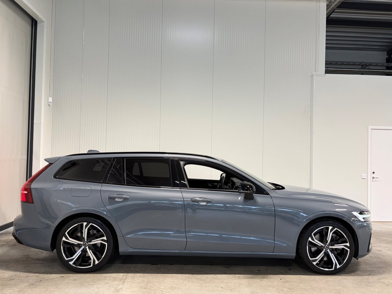 Volvo V60 2023, bild 2/10