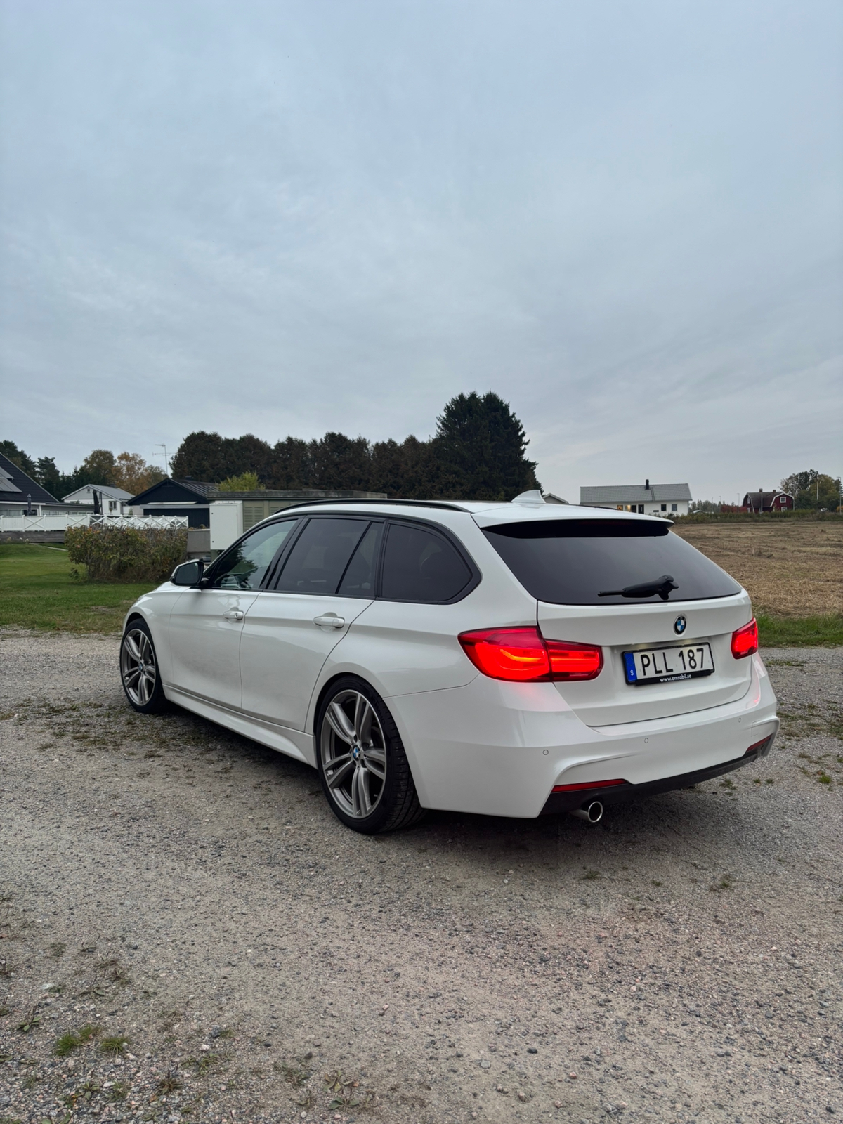 BMW 318 d 2017, bild 2/3