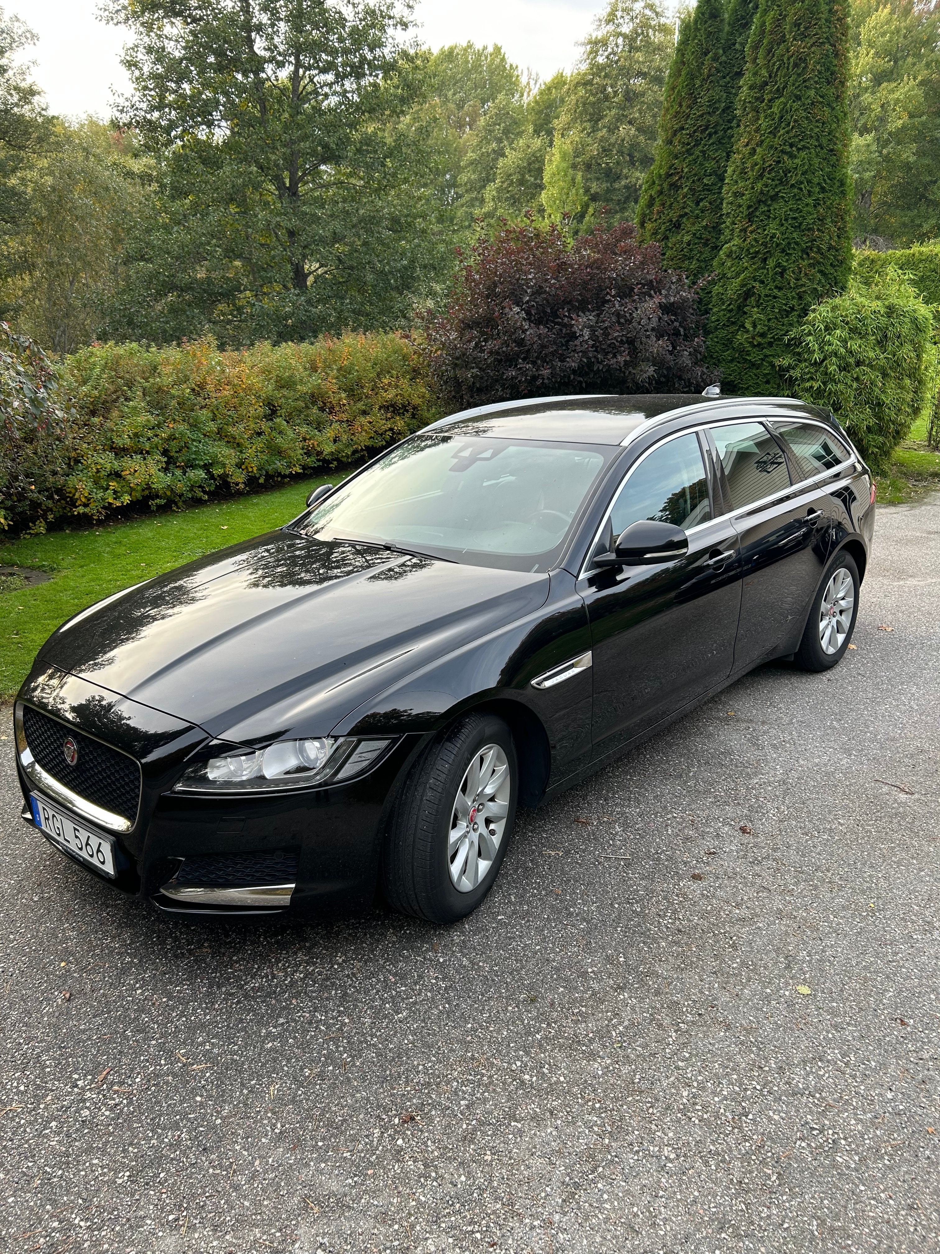 Jaguar XF 20d Sportbrake Automatisk 2019, bild 2/10