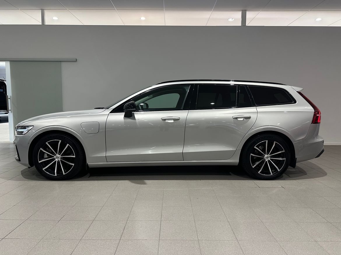 Volvo V60 T6 Plus Dark Nordic Edition 2025, bild 2/10