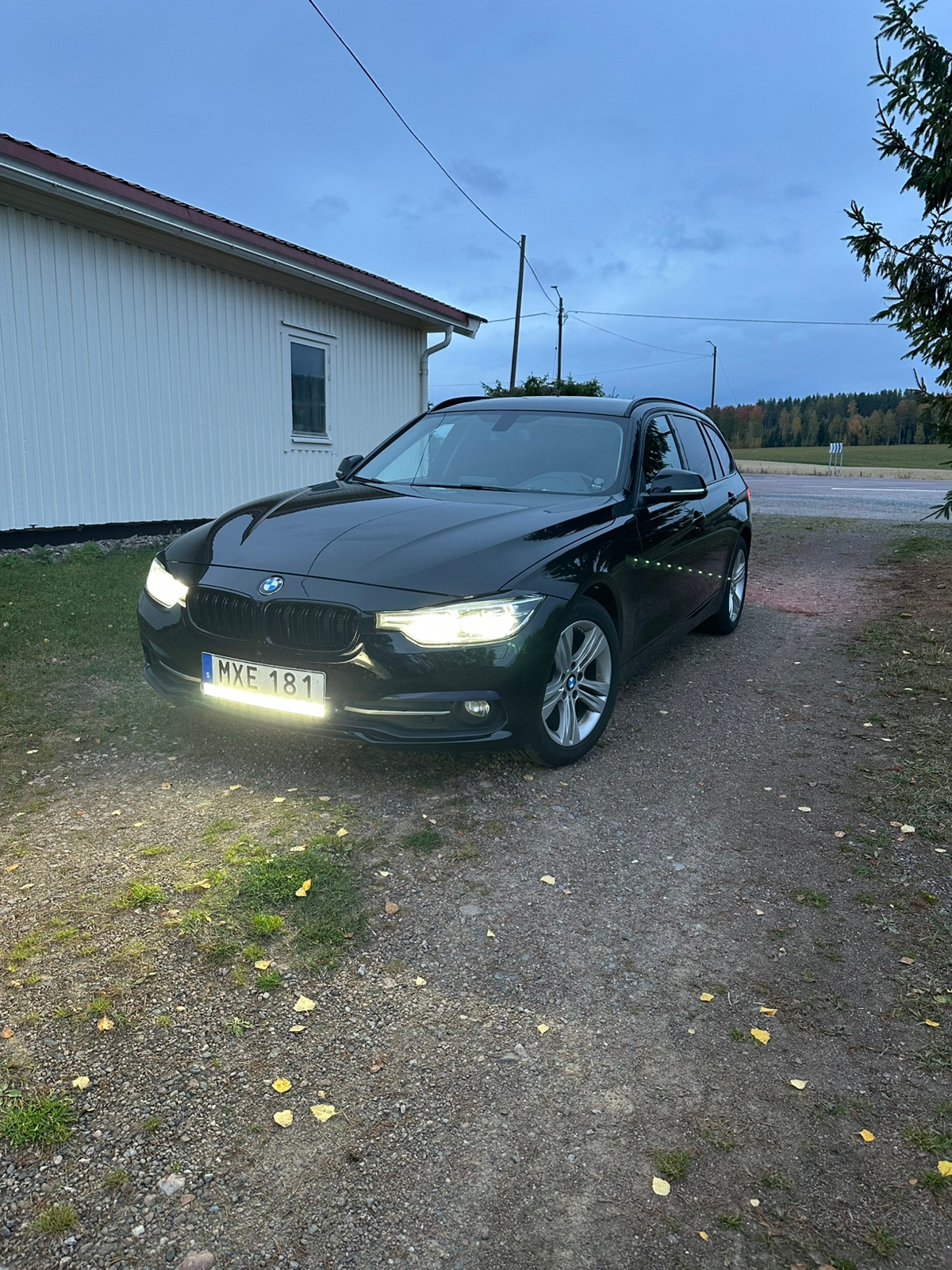 BMW 320 d xDrive Touring Steptronic 2016, bild 2/10