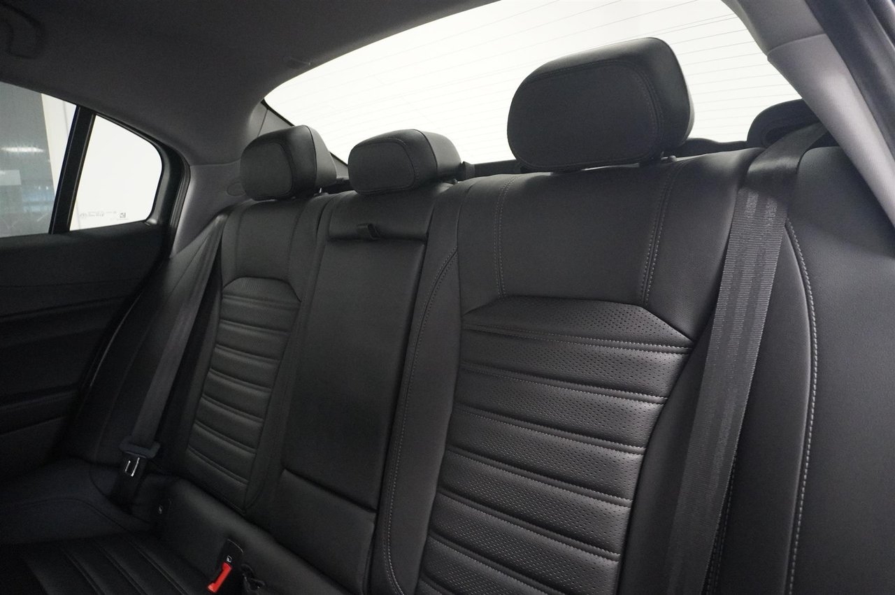 Alfa Romeo Giulia 2017, bild 6/10