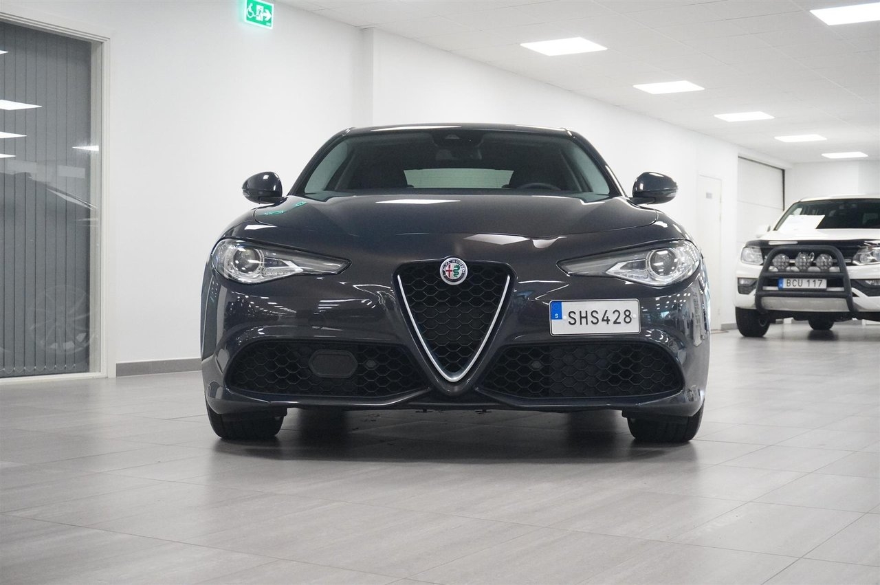 Alfa Romeo Giulia 2017, bild 4/10