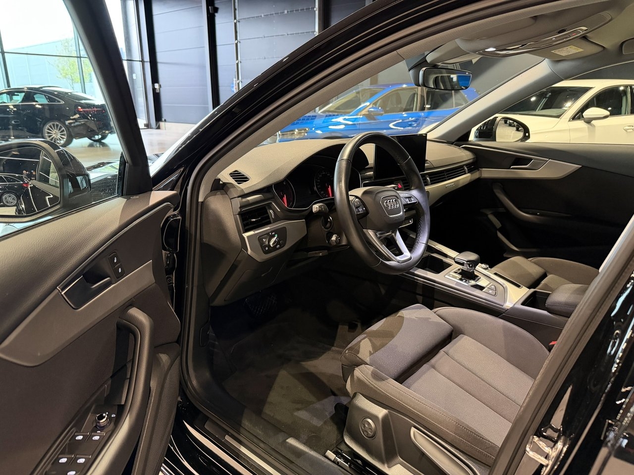 Audi A4 2024, kuva 7/10