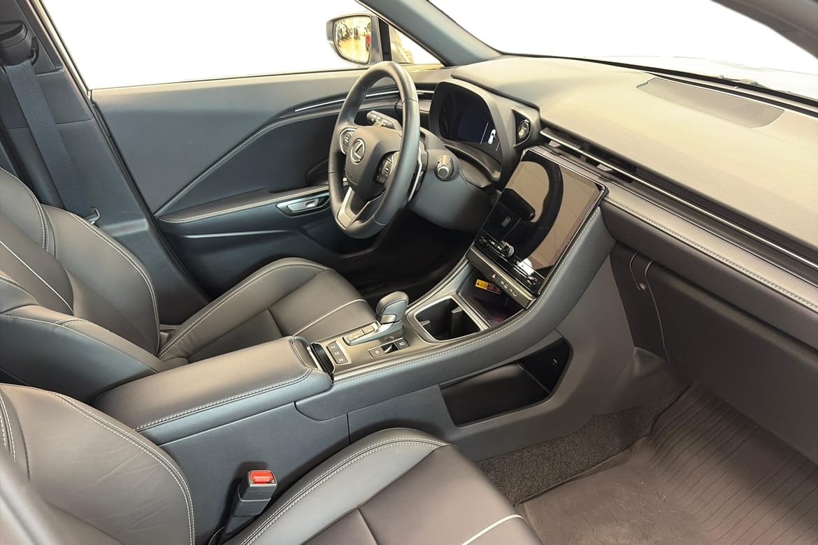 Lexus LBX 1.5 2025, bild 6/10