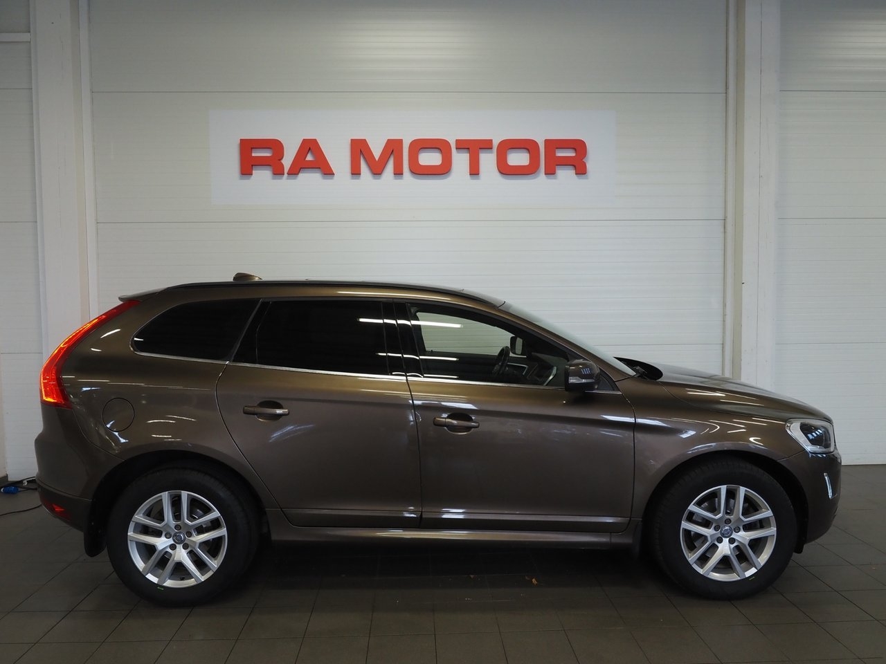 Volvo XC60 D4 AWD 190hk Classic Momentum 2017, bild 4/10