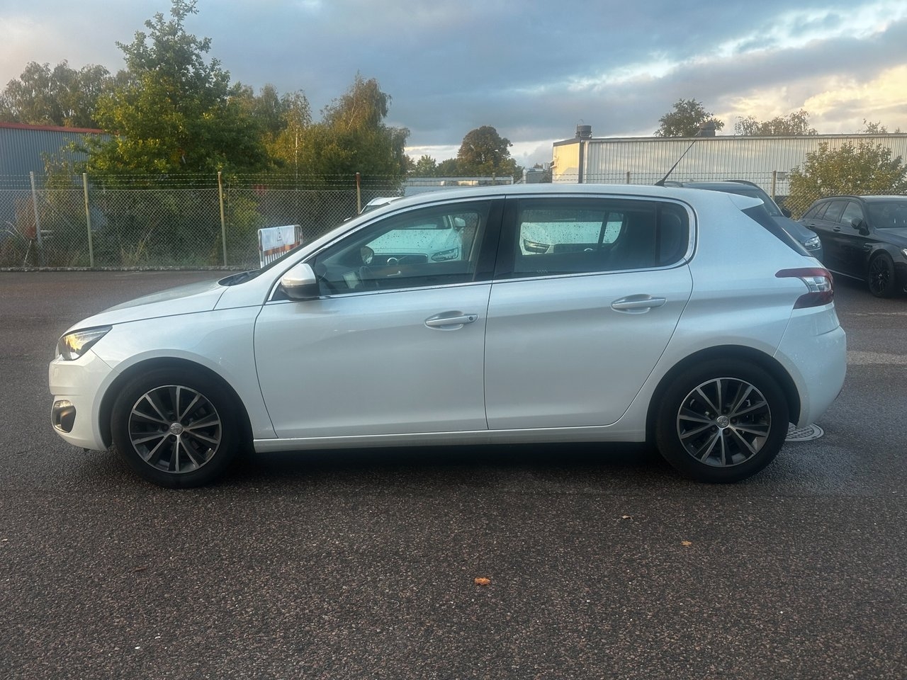 Peugeot 308 1.6 BlueHDi 120 HK 2015, bild 6/10