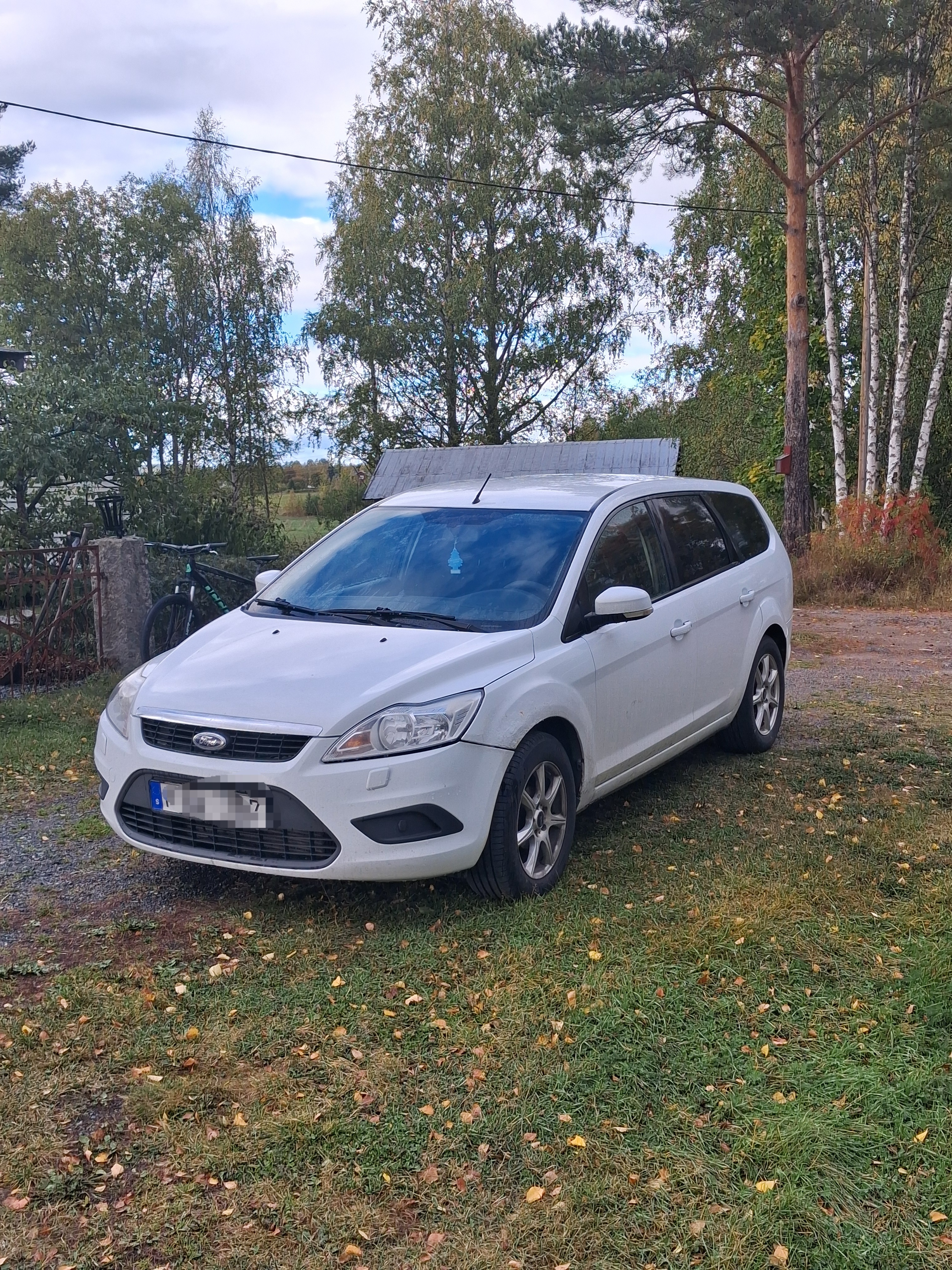 Ford Focus Kombi 1.6 TDCi Manuell 2010, bild 3/4