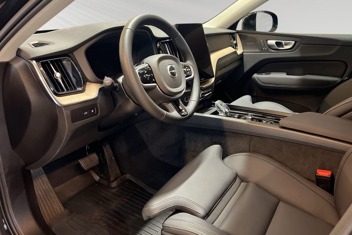 Volvo XC60 T6 Plus Dark 2026, bild 7/10