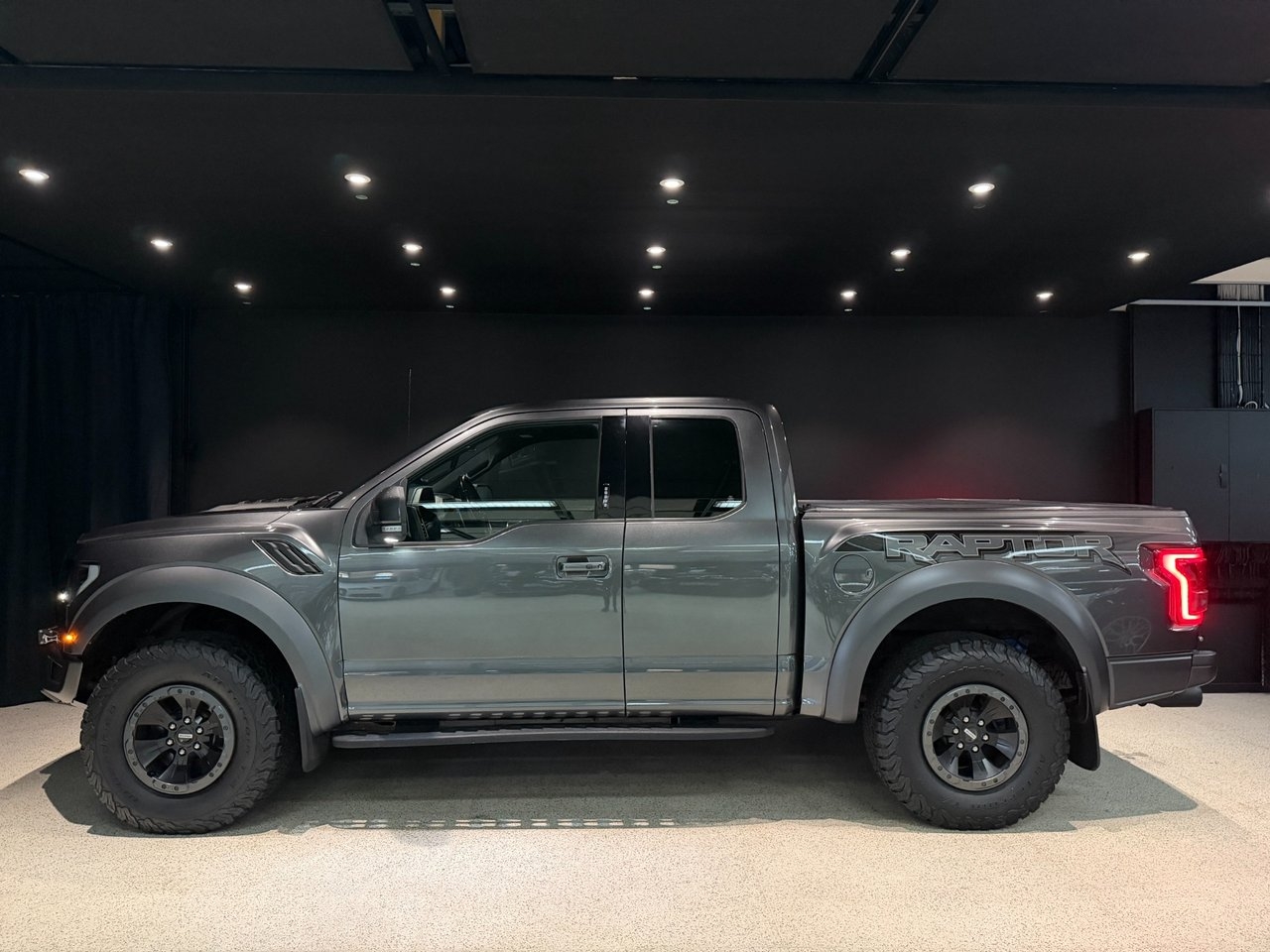 Ford F-150 Raptor SuperCab 2017, bild 5/10