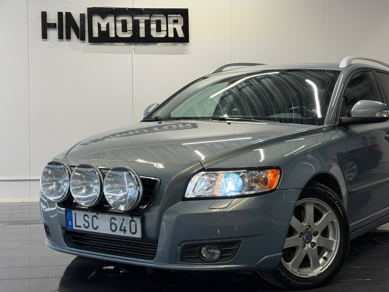 Volvo V50 D3 Geartronic Classic Momentum 2012, photo 2/10