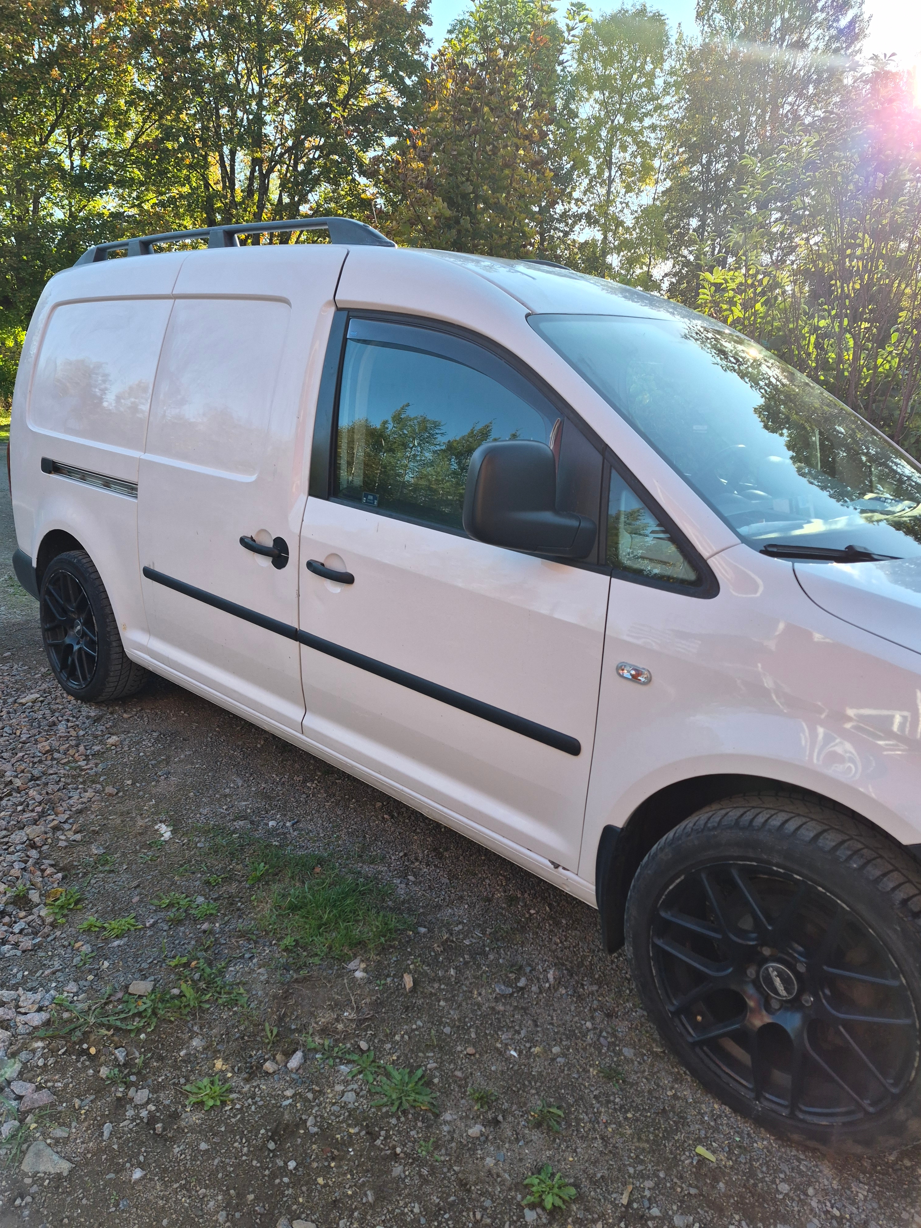 Volkswagen Caddy Maxi 2012, bild 2/5