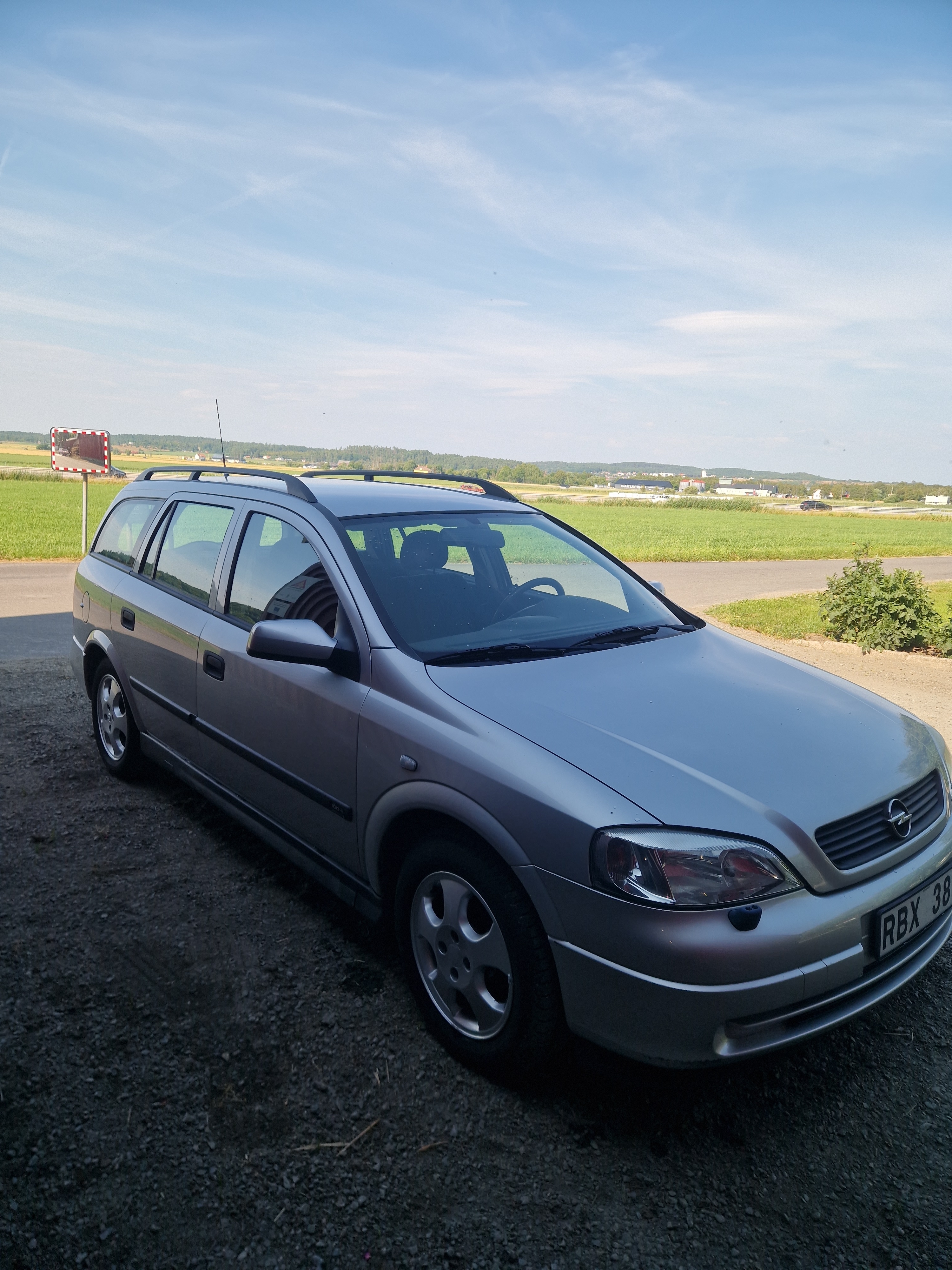 Opel Astra Caravan 1.6i Manuell 2000, bild 2/6