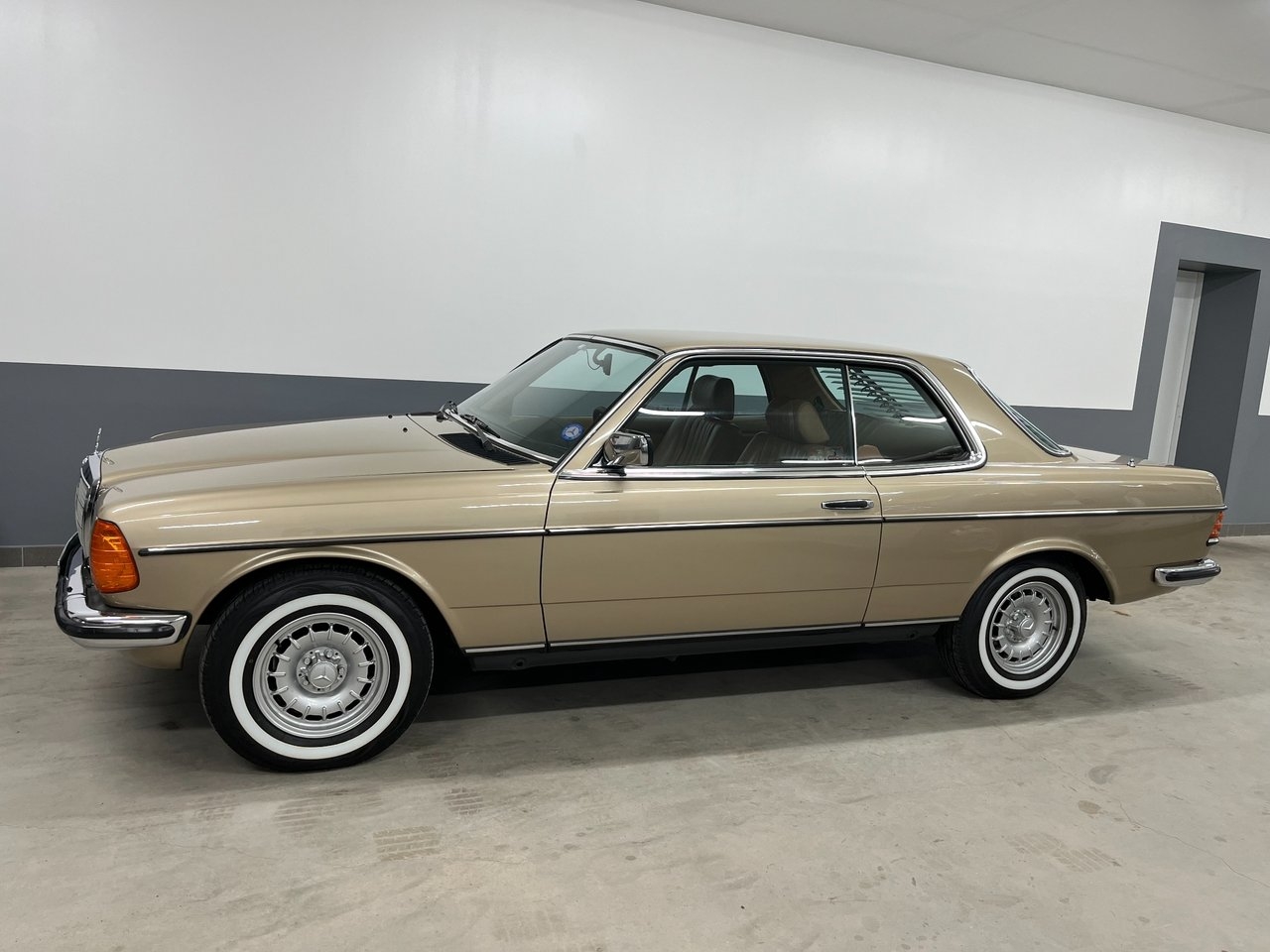 Mercedes-Benz 230 CE Coupe Automat 1982, bild 2/10