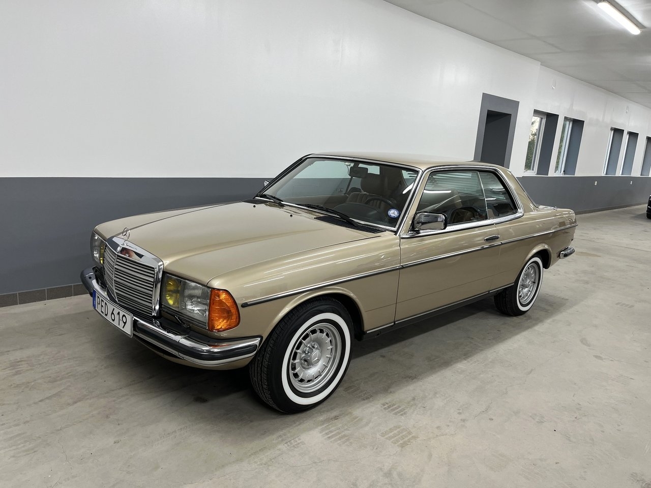 Mercedes-Benz 230