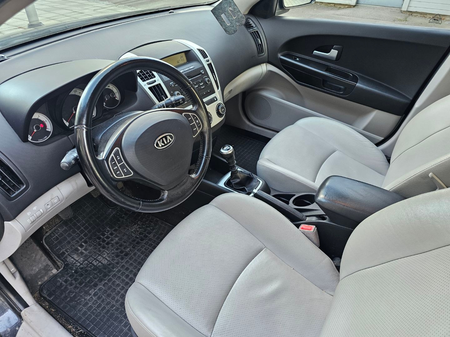 Kia Ceed 1.6 CRDi Manuell 2008, bild 6/8