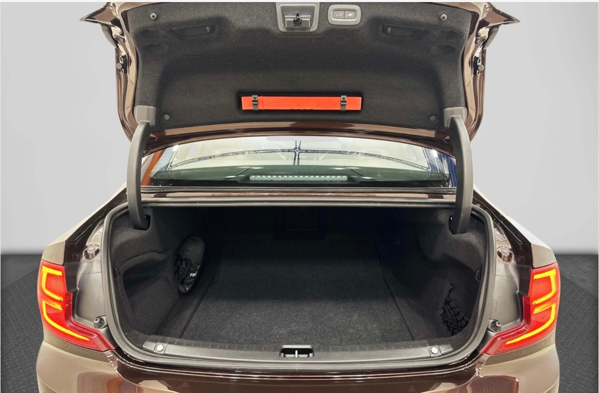 Volvo S90 D4 AWD Geartronic 2018, bild 3/7