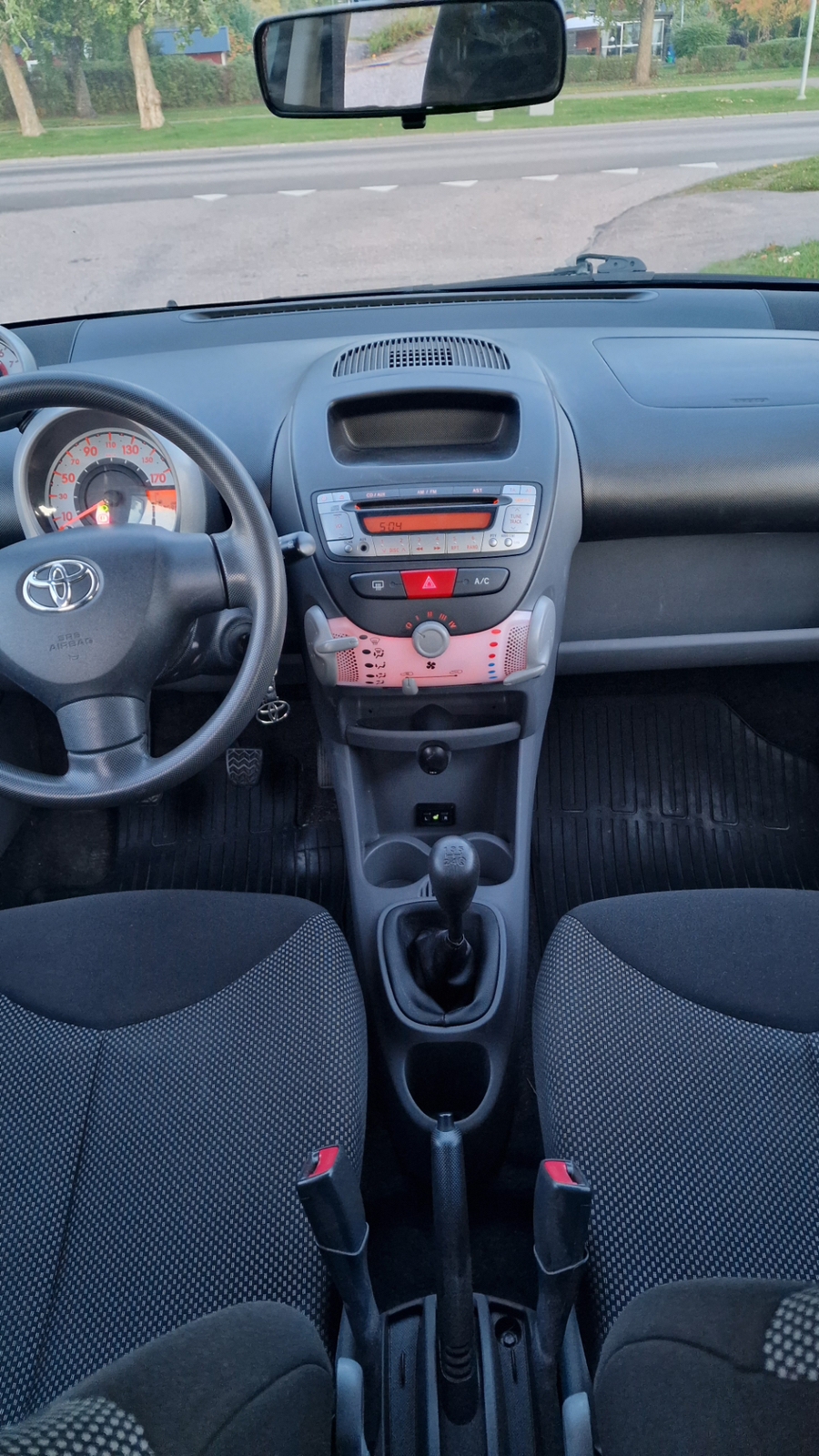 Toyota Aygo 5-dörrar 1.0 VVT-i Manuell 2011, bild 3/5