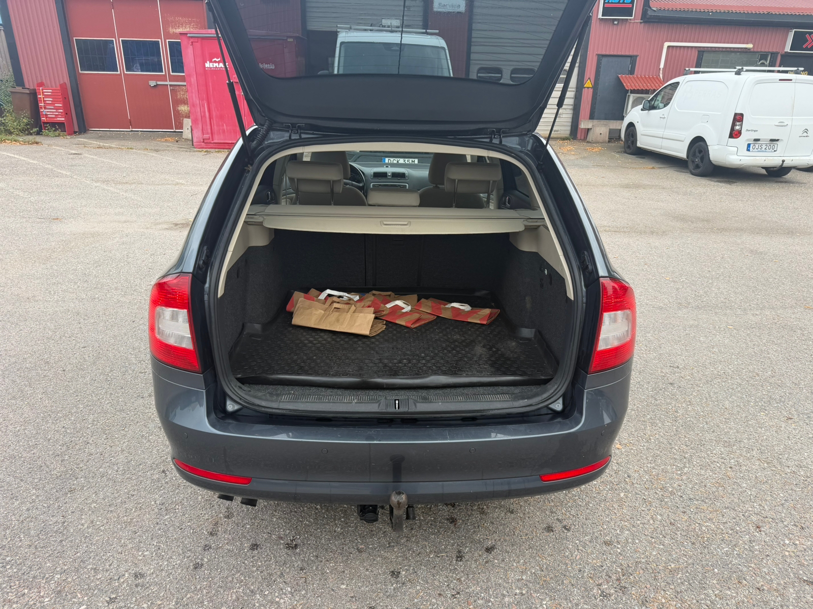 Skoda Octavia Kombi 1.8 TSI Manuell 2011, bild 6/7