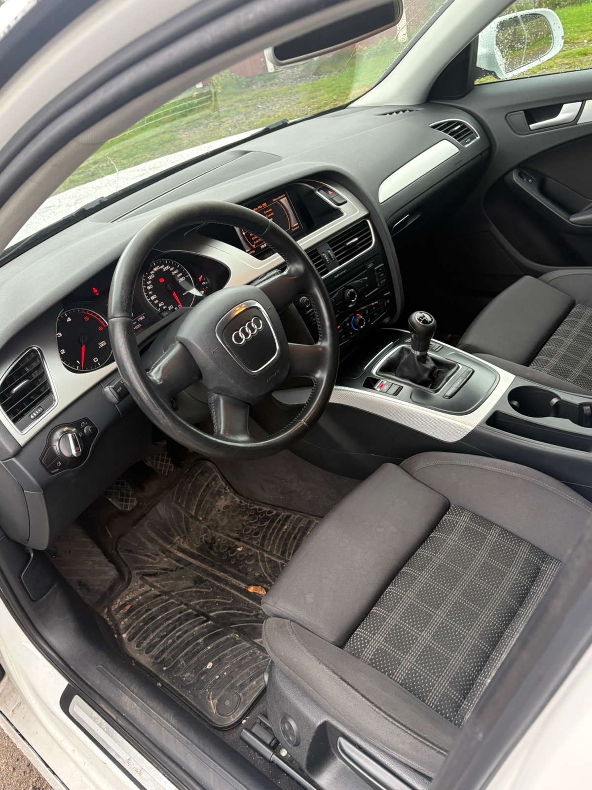 Audi A4 Avant 2.0 TDI DPF Manuell 2010, bild 6/10