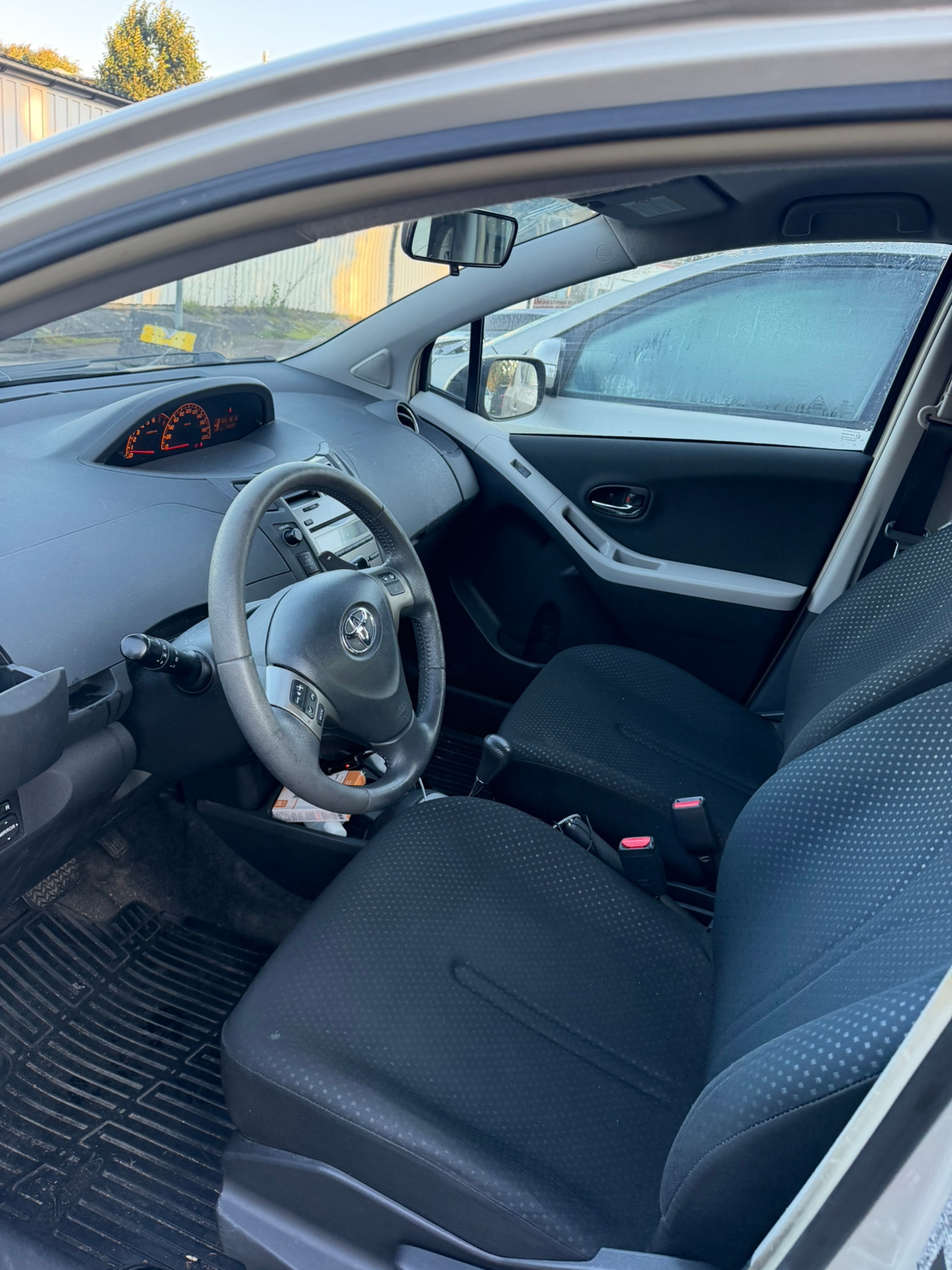Toyota Yaris 2010, bild 8/8