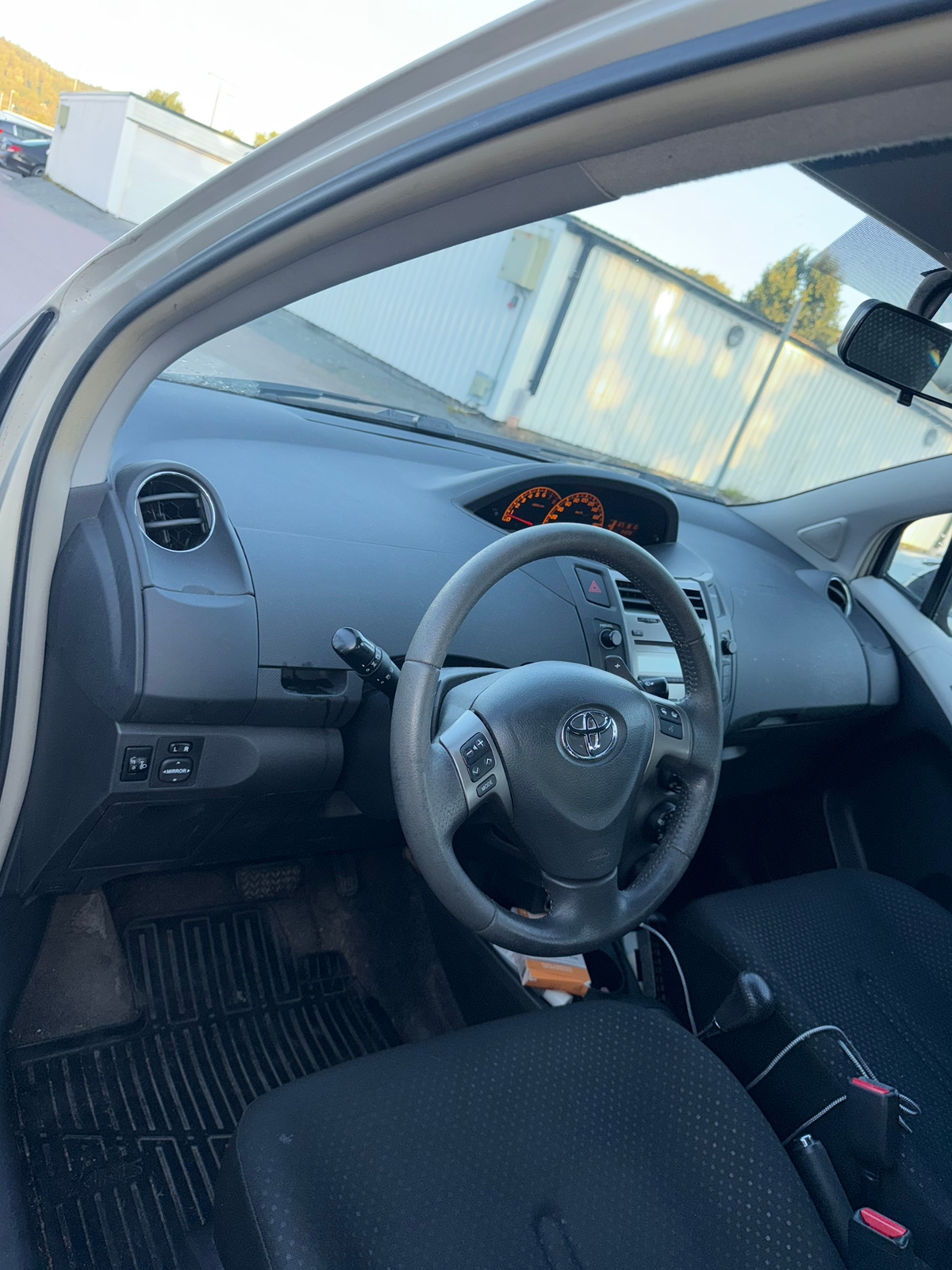 Toyota Yaris 2010, bild 6/8