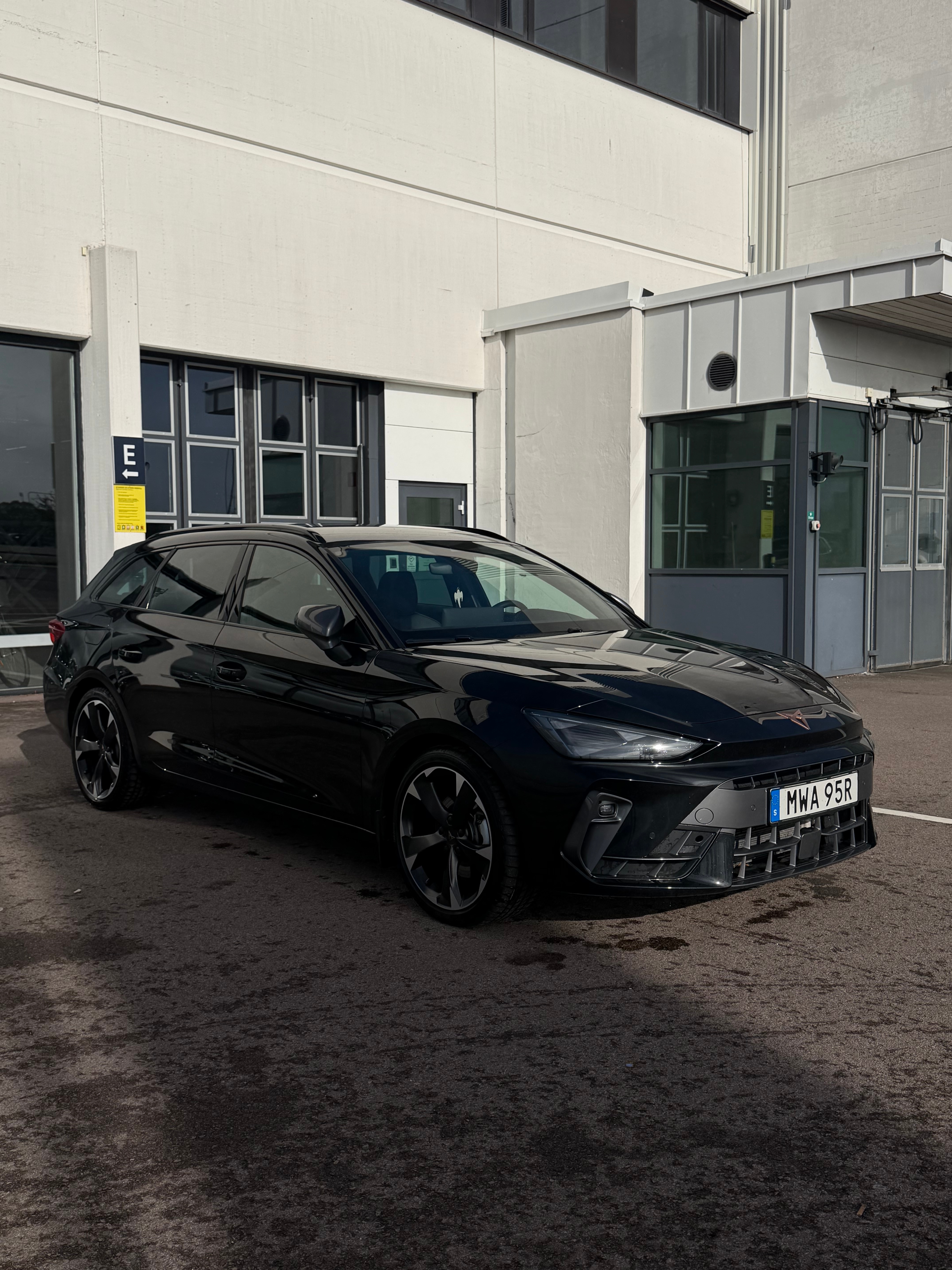 Cupra Leon 2025, photo 2/5
