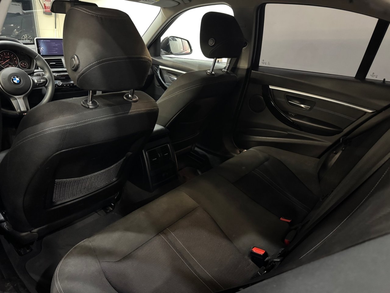 BMW 330 2017, bild 6/9
