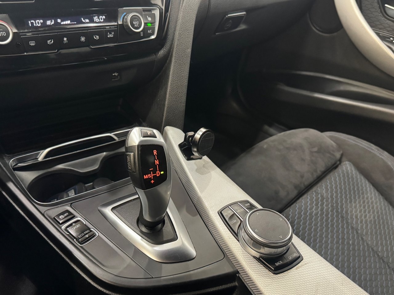BMW 320 2018, bild 7/10