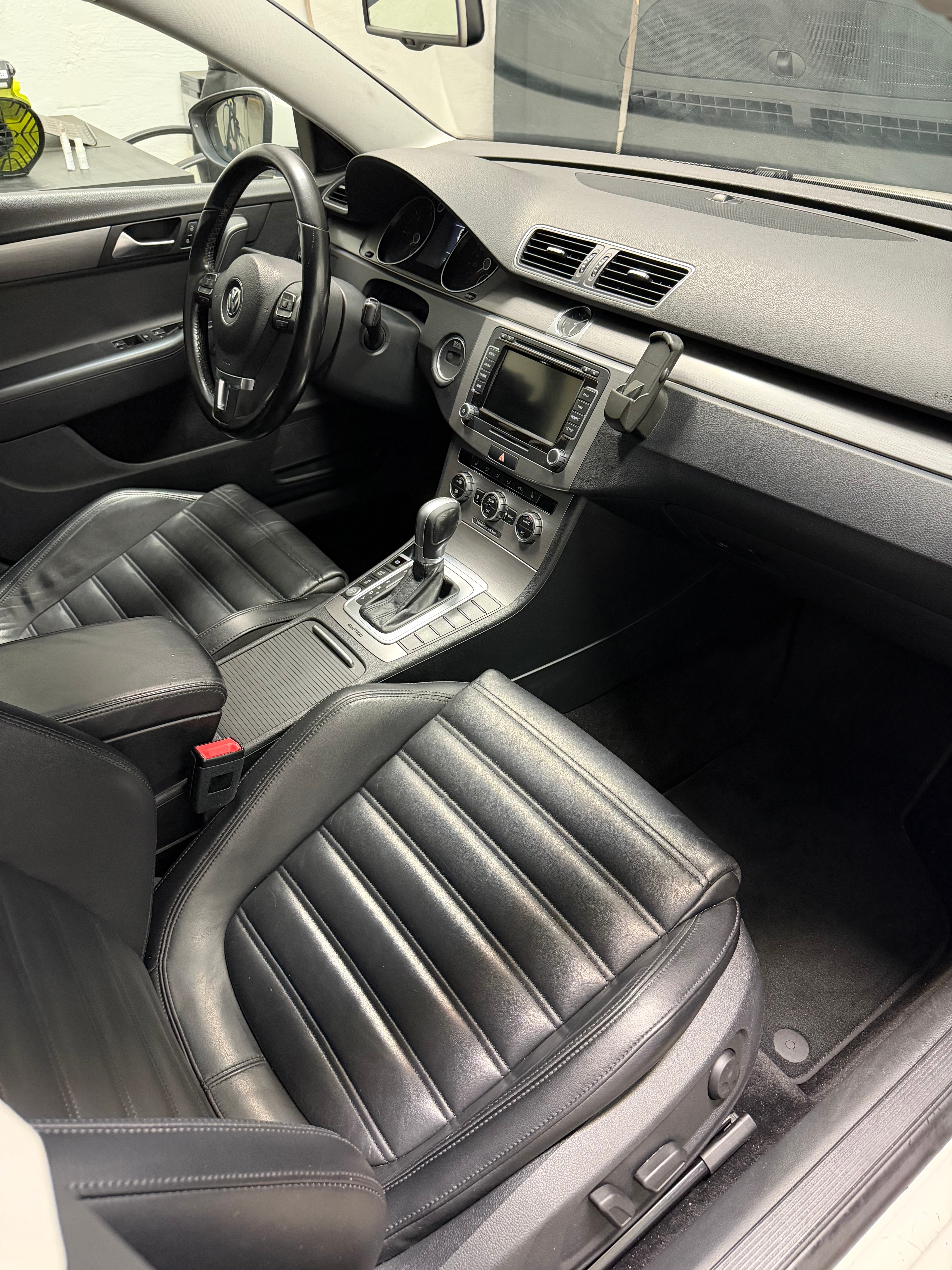 Volkswagen Passat 2015, photo 6/10