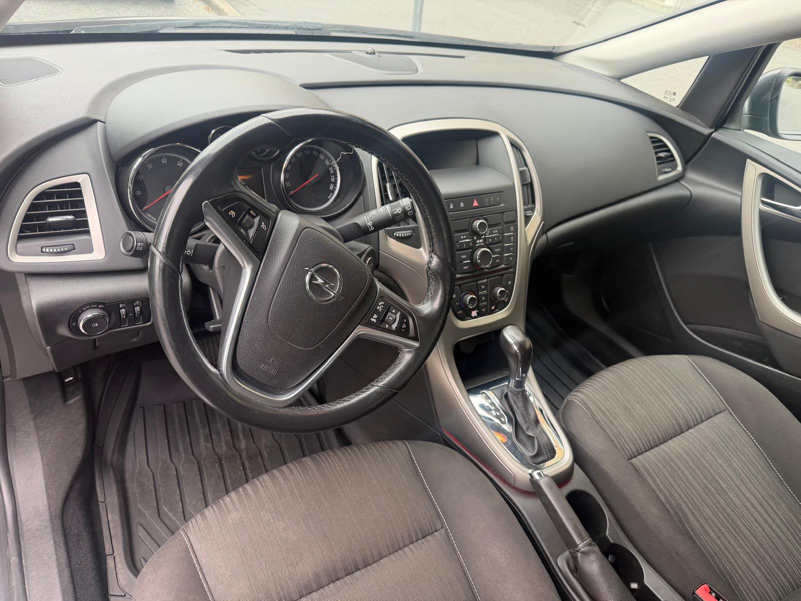 Opel Astra 1.6 Automatisk 2010, photo 5/9