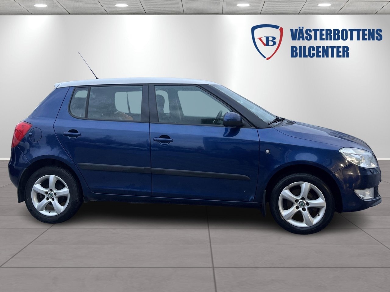 Skoda Fabia 2011, photo 2/9